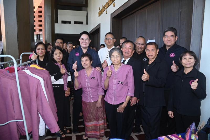 รมว.พม. ลงพื้นที่จ�