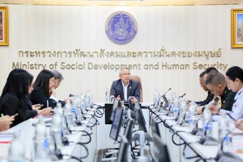 ปลัด พม. ให้กรมกำล�