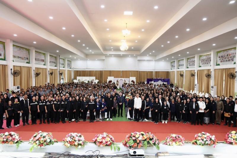 รมว.พม. ลงพื้นที่จ�