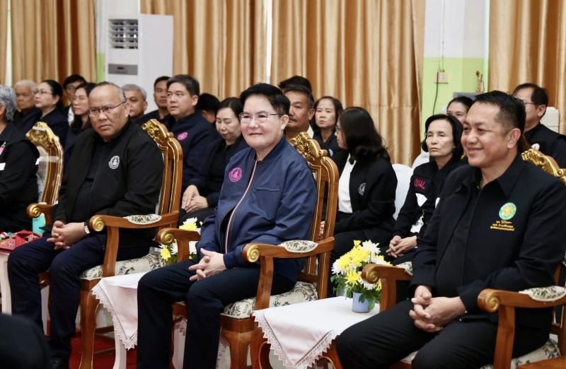 รมว.พม. ลงพื้นที่จ�