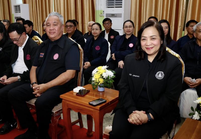 รมว.พม. ลงพื้นที่จ�