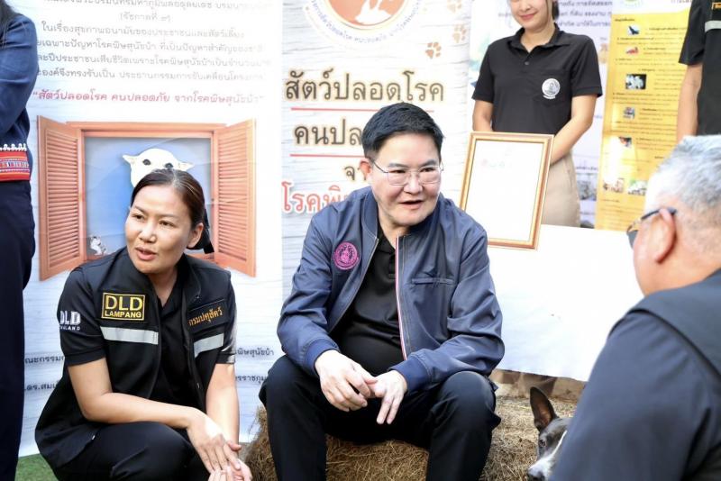 รมว.พม. ลงพื้นที่จ�