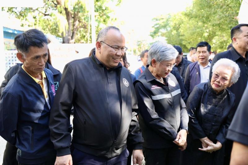 รมว.พม. ลงพื้นที่จ�