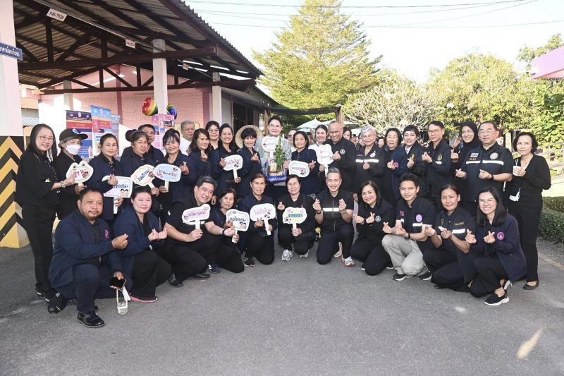 รมว.พม. ลงพื้นที่จ�