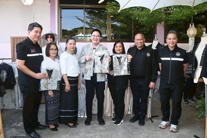 รมว.พม. ลงพื้นที่จ�