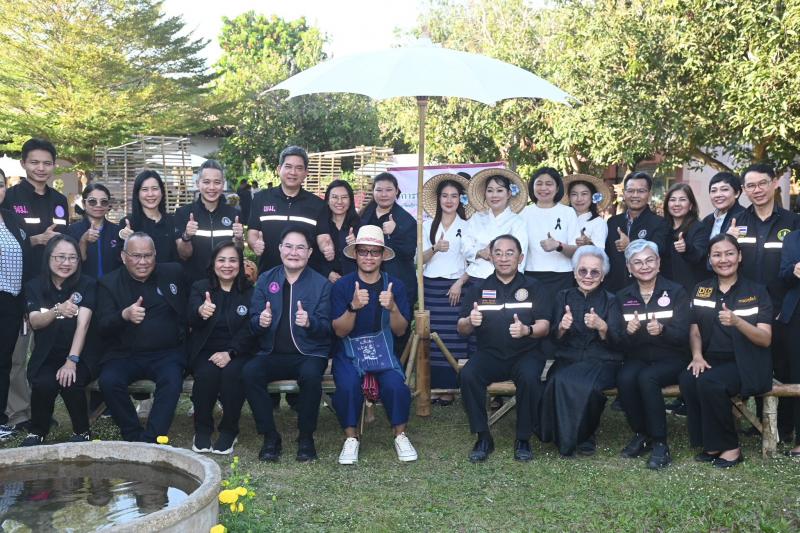 รมว.พม. ลงพื้นที่จ�