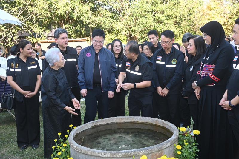 รมว.พม. ลงพื้นที่จ�
