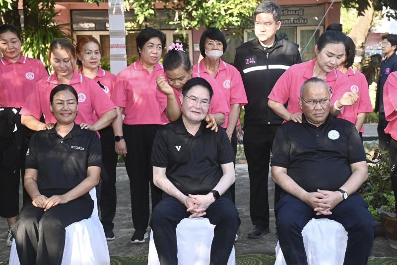รมว.พม. ลงพื้นที่จ�