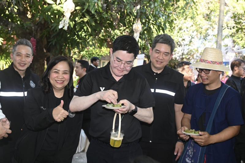 รมว.พม. ลงพื้นที่จ�