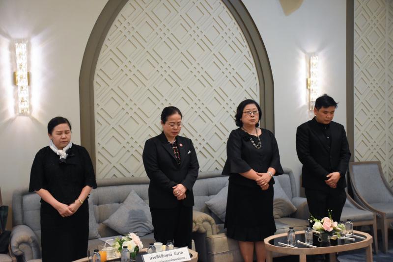 นางเตือนใจ คงสมบั�