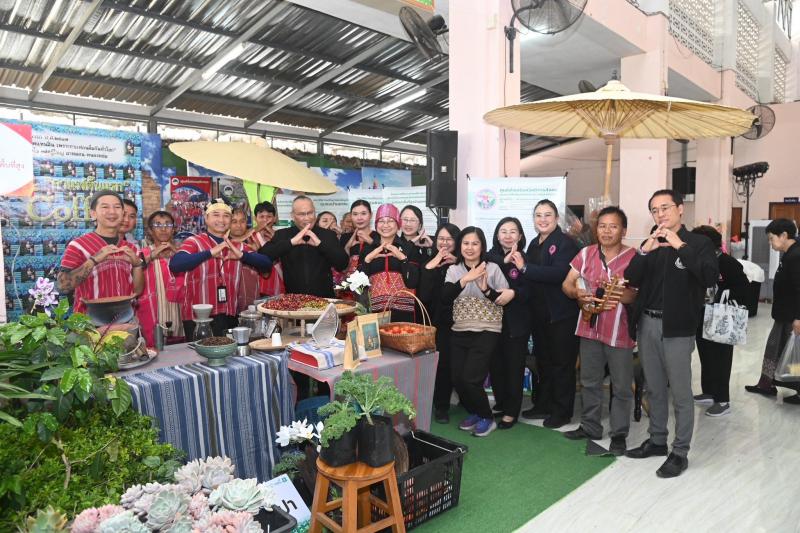 รมว.พม. ลงพื้นที่จ�