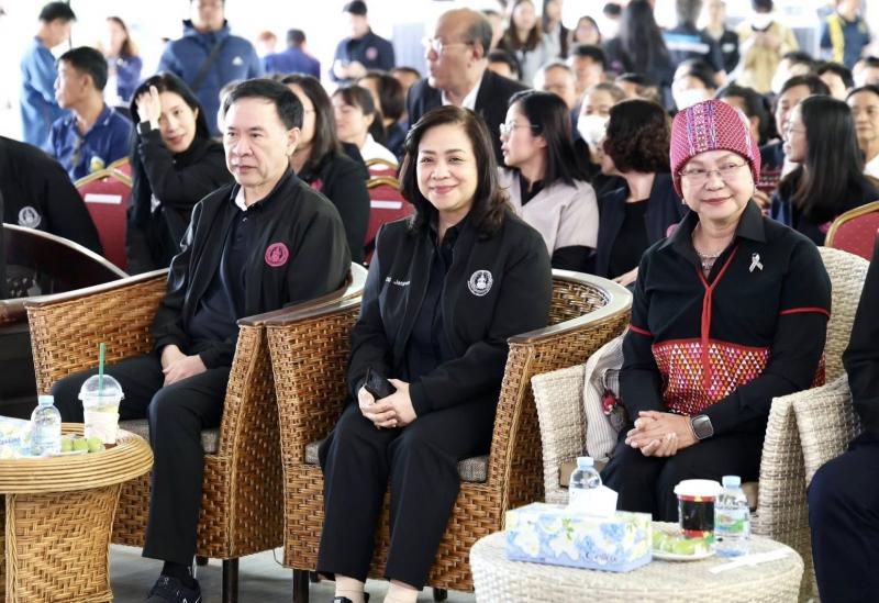 รมว.พม. ลงพื้นที่จ�