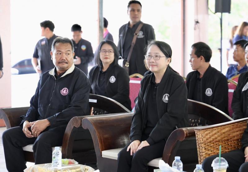 รมว.พม. ลงพื้นที่จ�