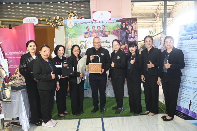 รมว.พม. ลงพื้นที่จ�