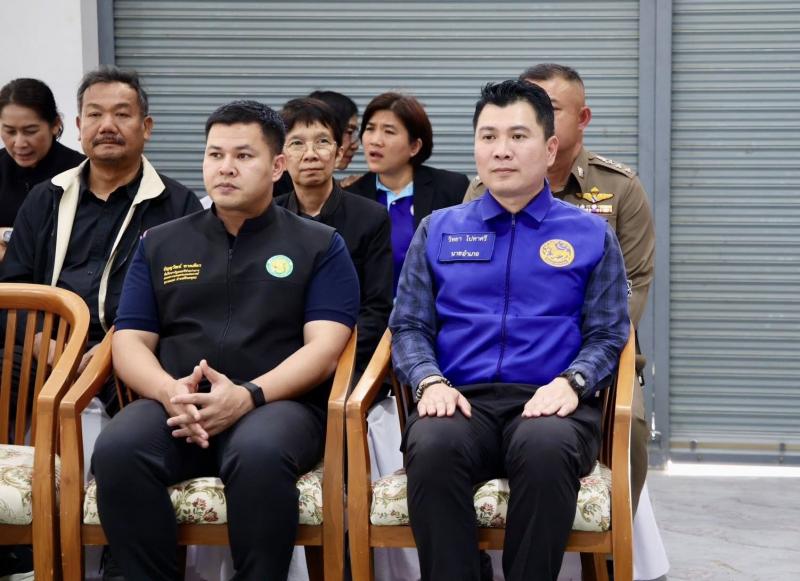 รมว.พม. ลงพื้นที่จ�
