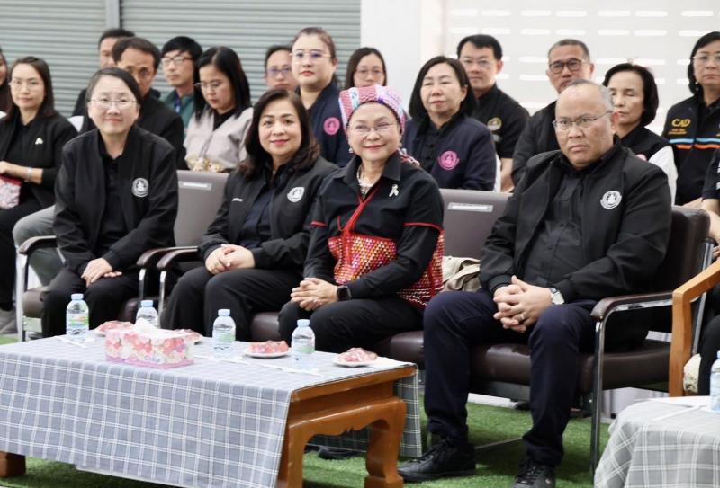 รมว.พม. ลงพื้นที่จ�