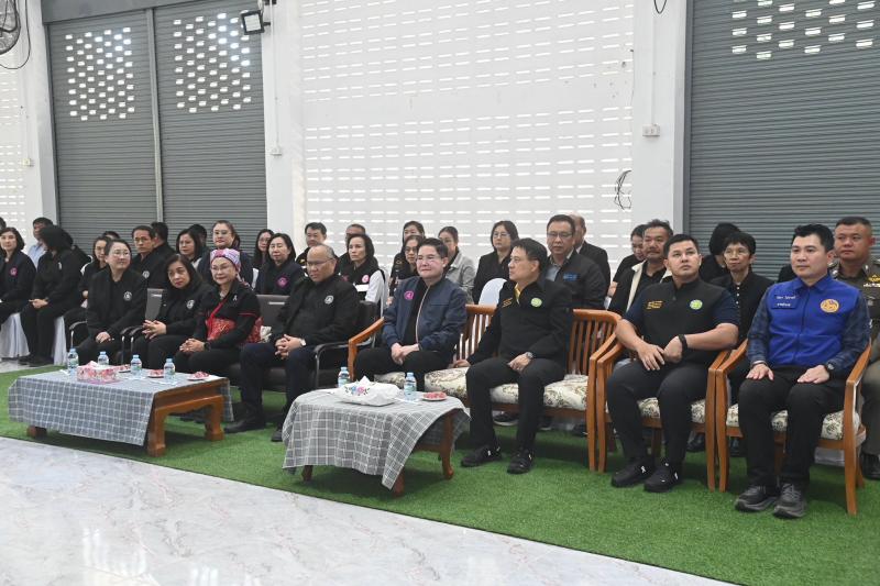 รมว.พม. ลงพื้นที่จ�