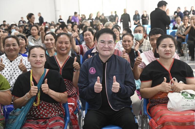 รมว.พม. ลงพื้นที่จ�