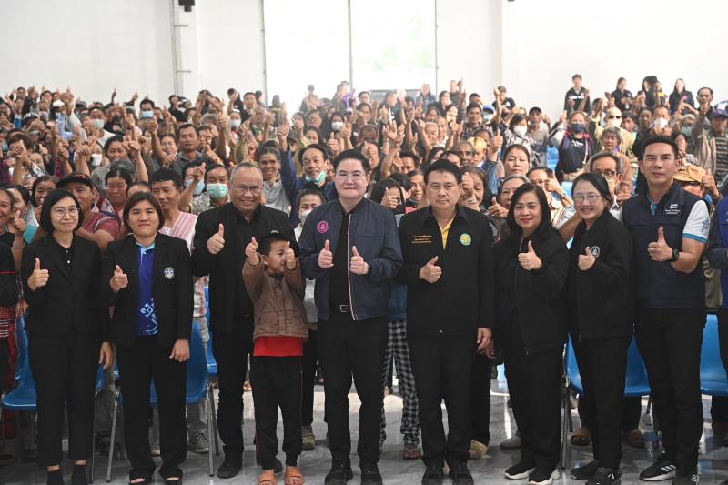 รมว.พม. ลงพื้นที่จ�