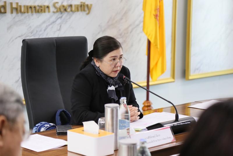 นางศิริลักษณ์ มีม�