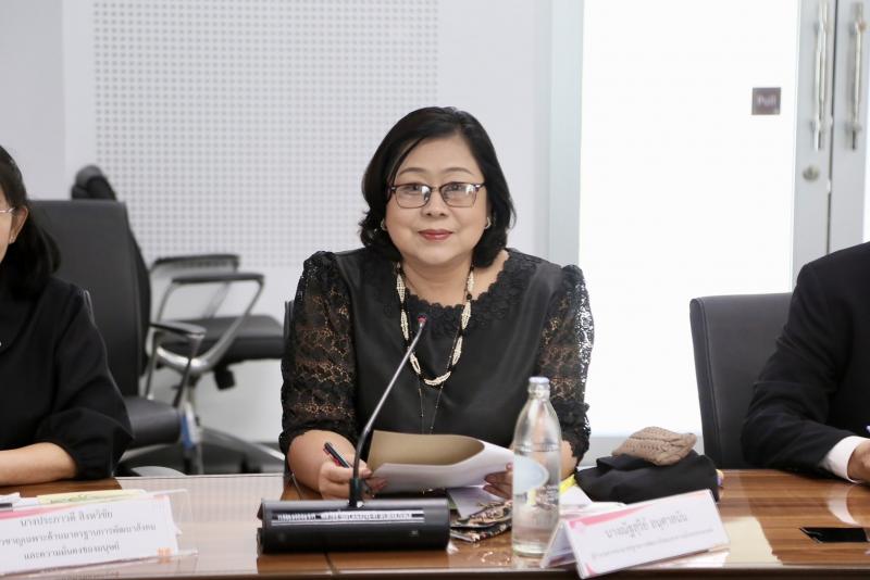 นางศิริลักษณ์ มีม�