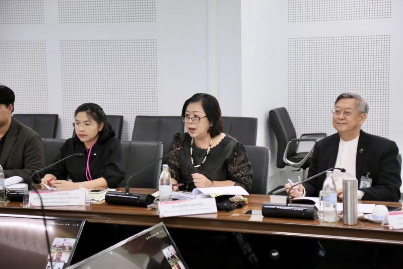 นางศิริลักษณ์ มีม�