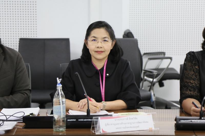 นางศิริลักษณ์ มีม�