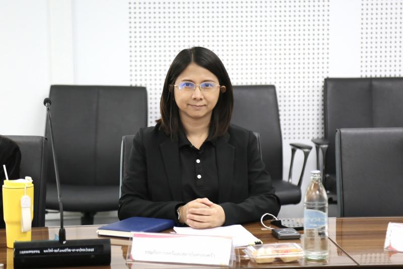 นางศิริลักษณ์ มีม�