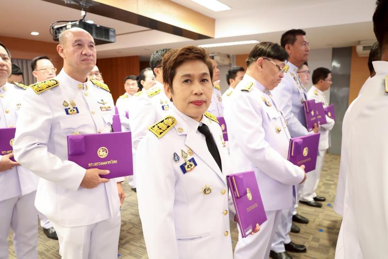 นางเตือนใจ คงสมบั�