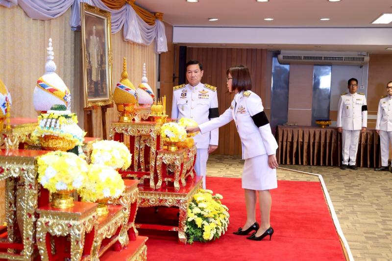 นางเตือนใจ คงสมบั�