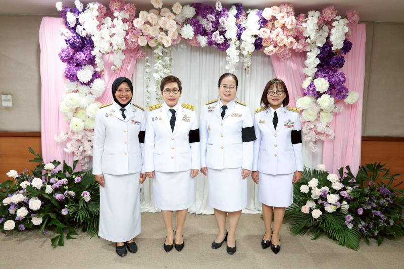 นางเตือนใจ คงสมบั�