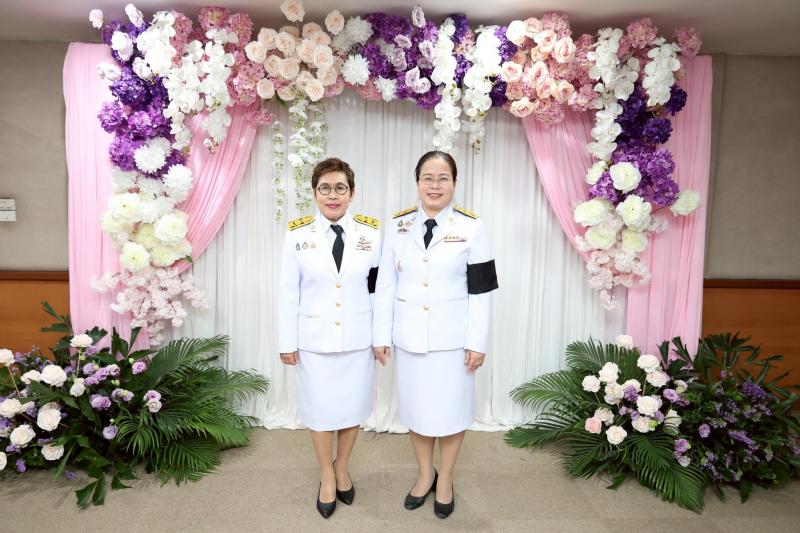นางเตือนใจ คงสมบั�