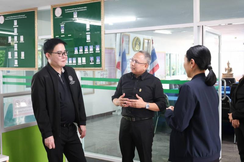 รมว.พม. พร้อมด้วย ป�