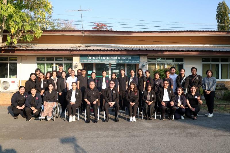 รมว.พม. พร้อมด้วย ป�