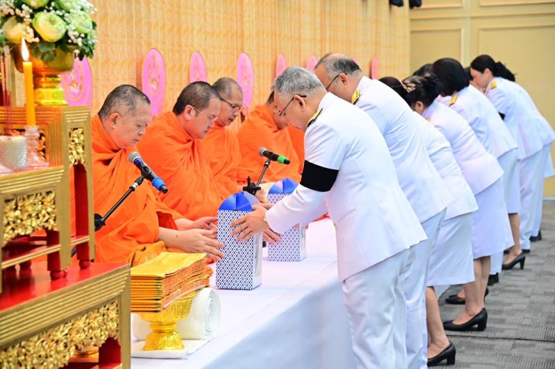 ปลัด พม. พร้อมด้วย�