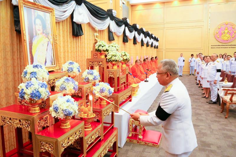 ปลัด พม. พร้อมด้วย�