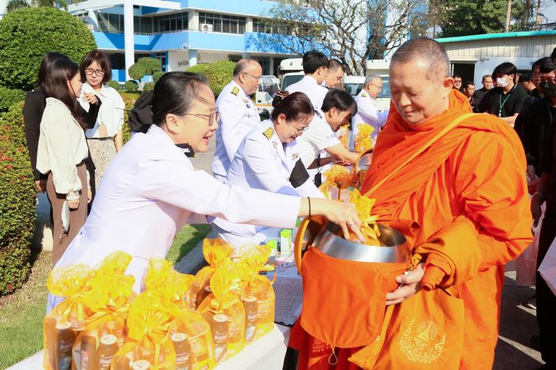 ปลัด พม. พร้อมด้วย�