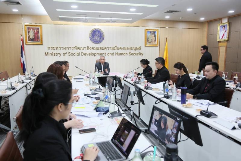 ปลัด พม. เป็นประธา�