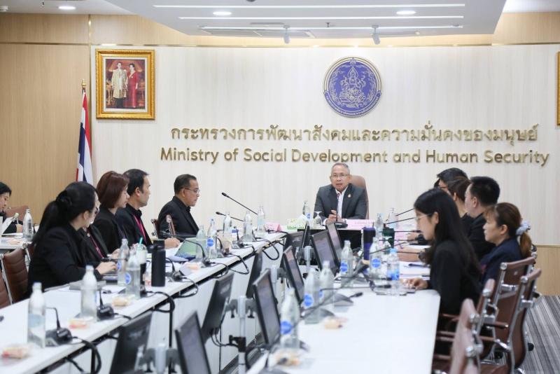 ปลัด พม. เป็นประธา�