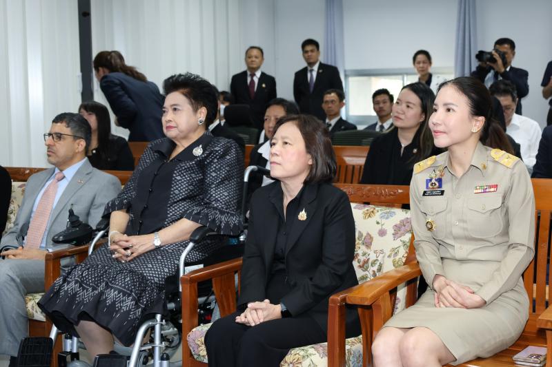 นางสาวสุนีย์ ศรีส�
