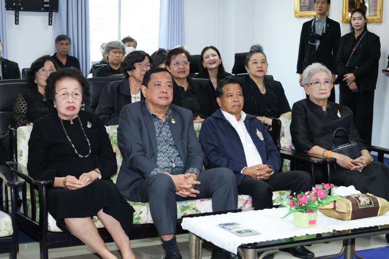 นางสาวสุนีย์ ศรีส�