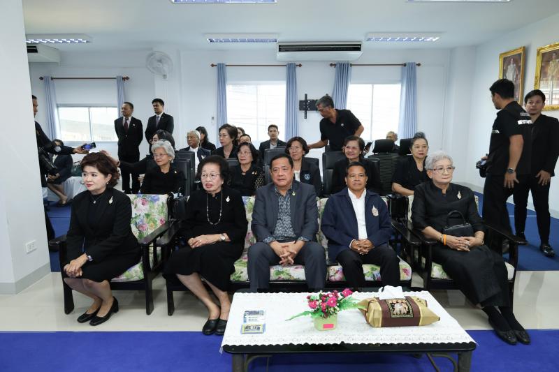 นางสาวสุนีย์ ศรีส�