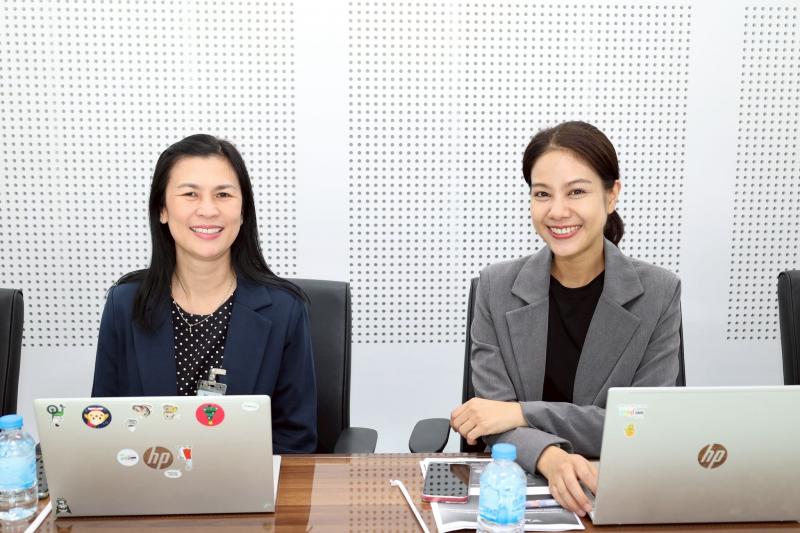 นางเตือนใจ คงสมบั�
