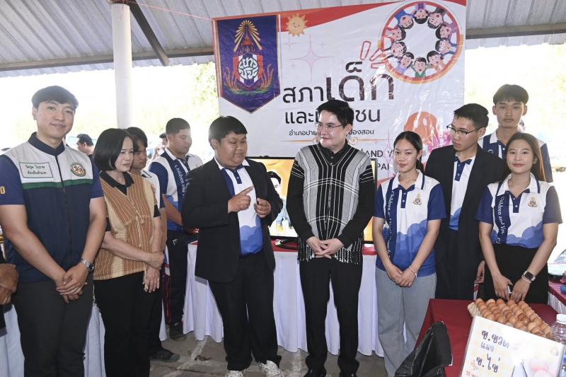 รมว.พม. ลงพื้นที่จ�