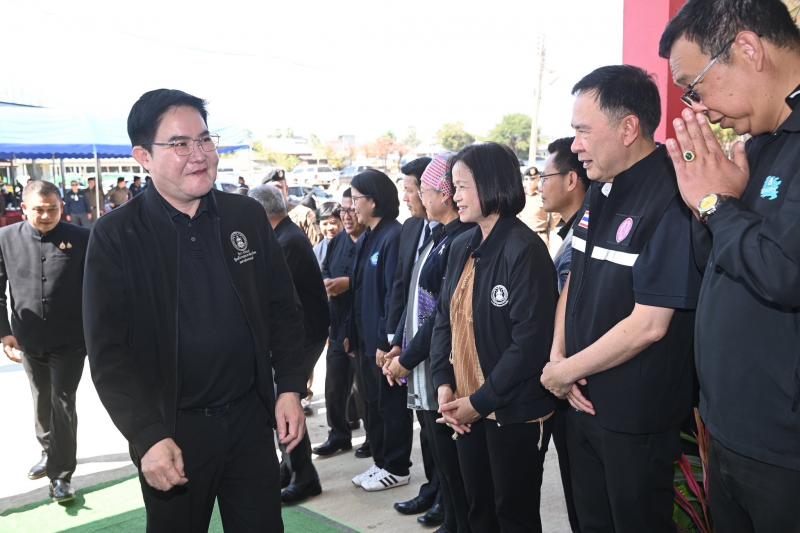 รมว.พม. ลงพื้นที่จ�