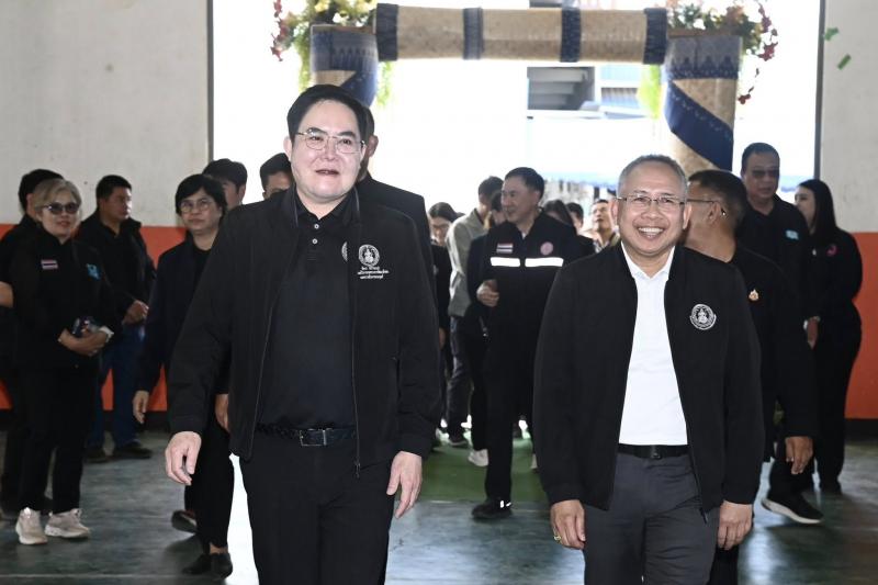 รมว.พม. ลงพื้นที่จ�