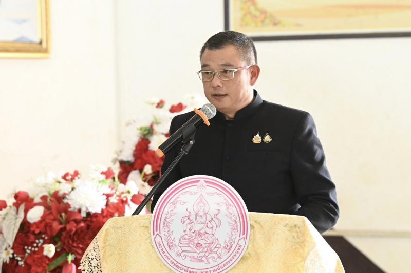 รมว.พม. ลงพื้นที่จ�