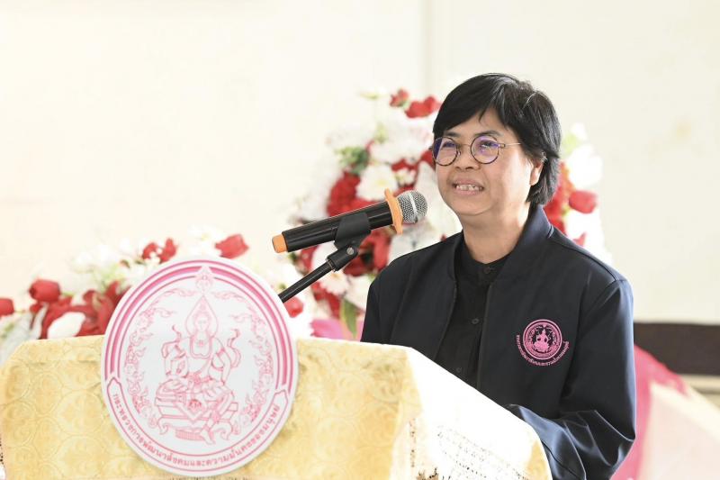 รมว.พม. ลงพื้นที่จ�