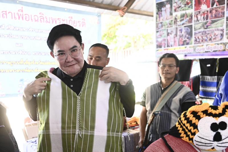 รมว.พม. ลงพื้นที่จ�
