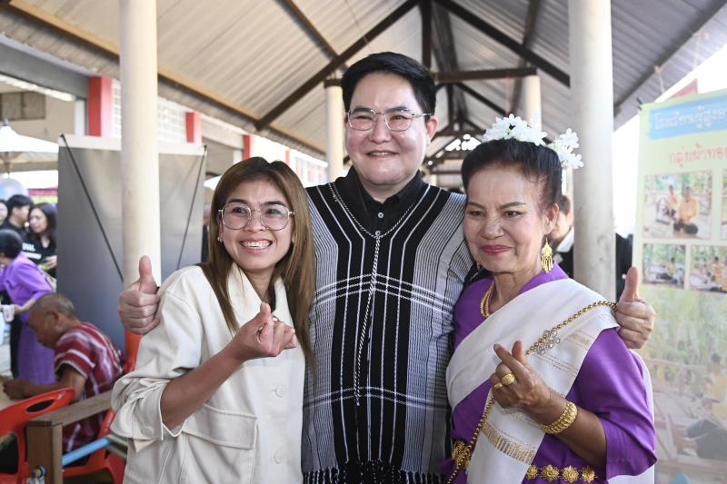 รมว.พม. ลงพื้นที่จ�